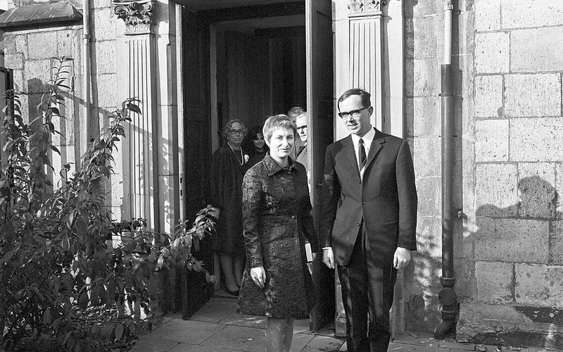 Dorothee Sölle und Fulbert Steffensky nach ihrer Trauung.