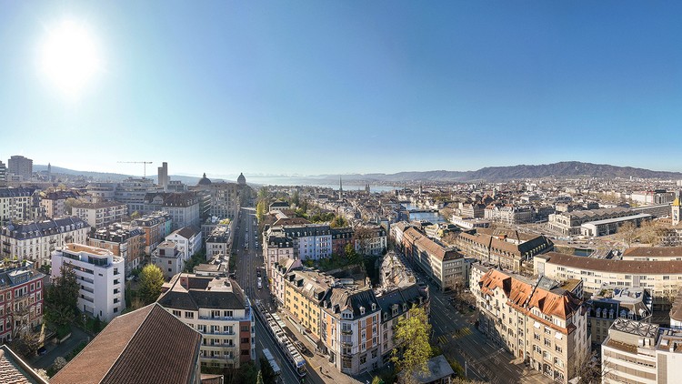 Blick vom Kirchturm von Liebfrauen in Zürich-Unterstrass