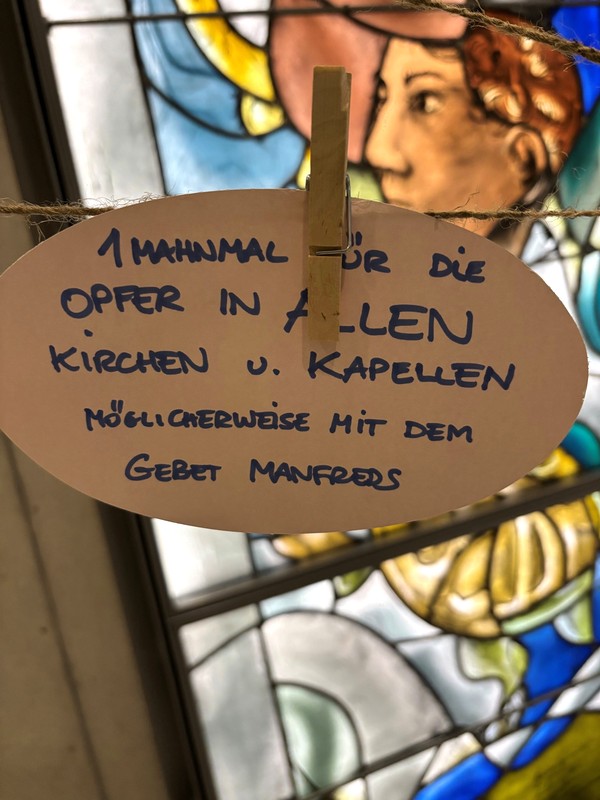 Aufgehängter Zettel mit einer Idee, die im Text beschrieben ist.