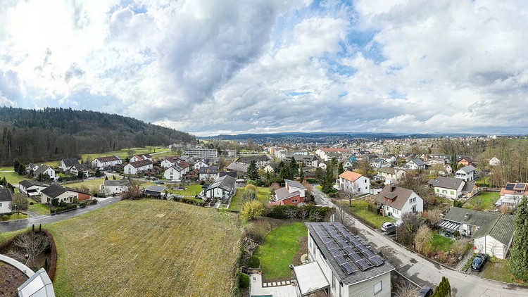 Ein Blick über Feuerthalen, nach Schaffhausen bis hin zum Randen