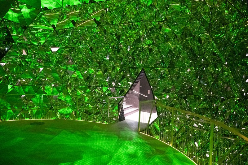 Der Cristal Dome in den Swarovski Kristallwelten zieht Millionen in den Bann: Warum nicht mehr Glitzer für das katholische Fascinosum?